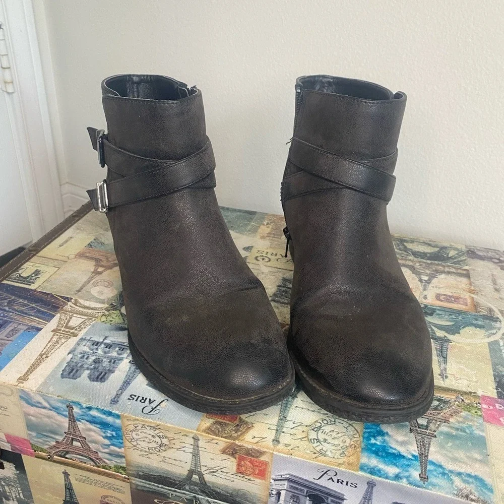Black Ankle Boots with Buckle‎ Details SZ 10